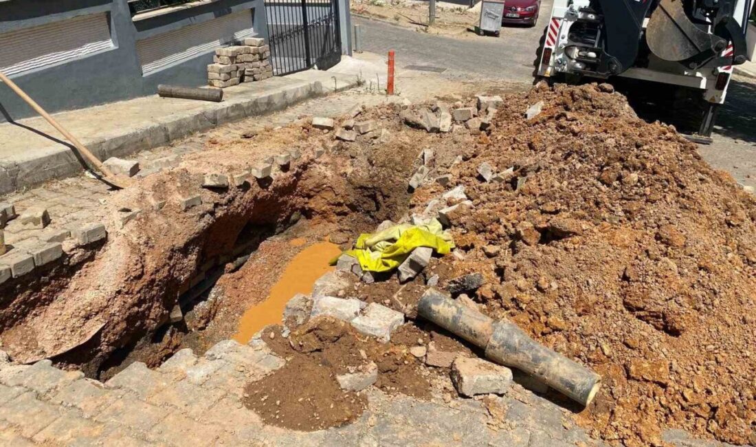 İzmir’de caddelerde meydana gelen su arızalarının uzun süre giderilememesi nedeniyle,