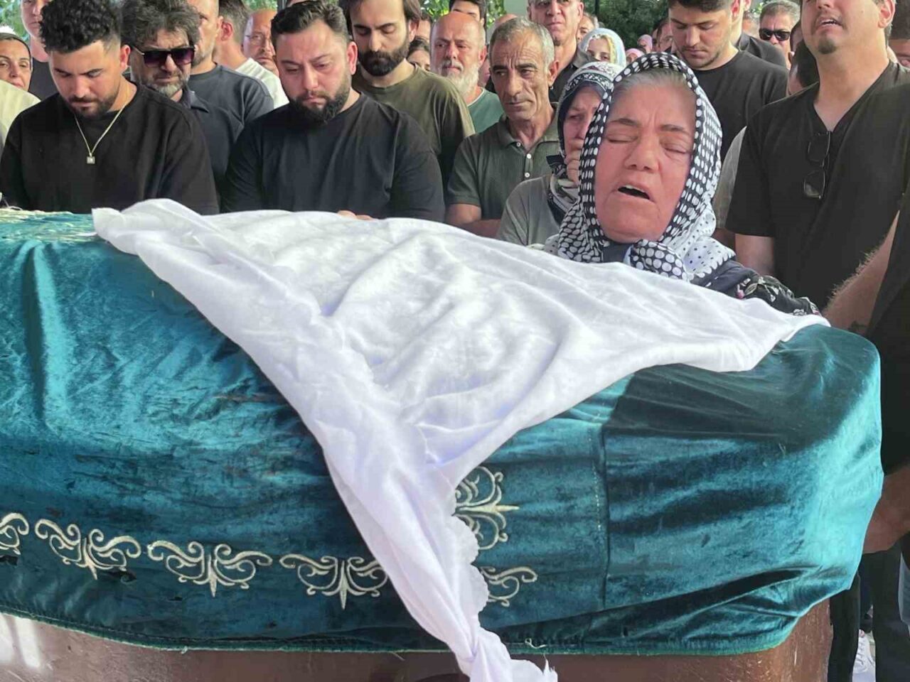 İzmir’in Çiğli ilçesinde aynı evde yaşadığı eski kocası tarafından öldürülen