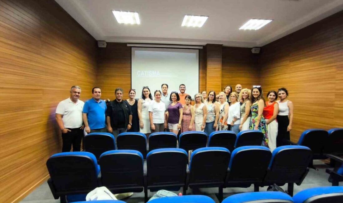 İzmir İl Millî Eğitim Müdürlüğü, eğitim çalışanlarının mesleki gelişimini desteklemek