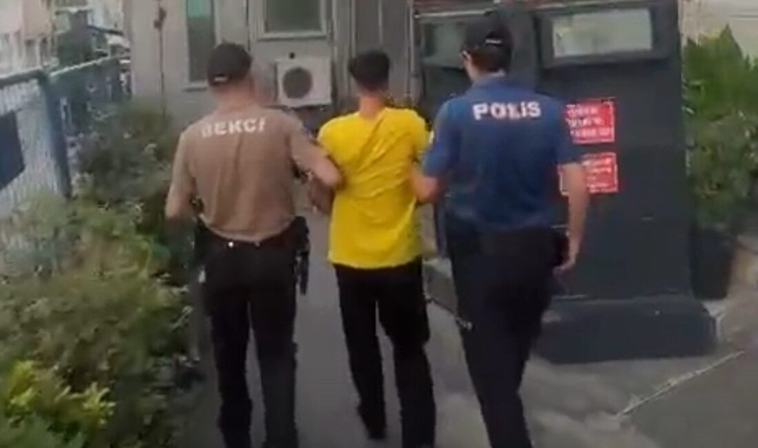 İzmir’in Konak ilçesinde devriye görevi yürüten polis ekipleri, durumundan şüphelendikleri