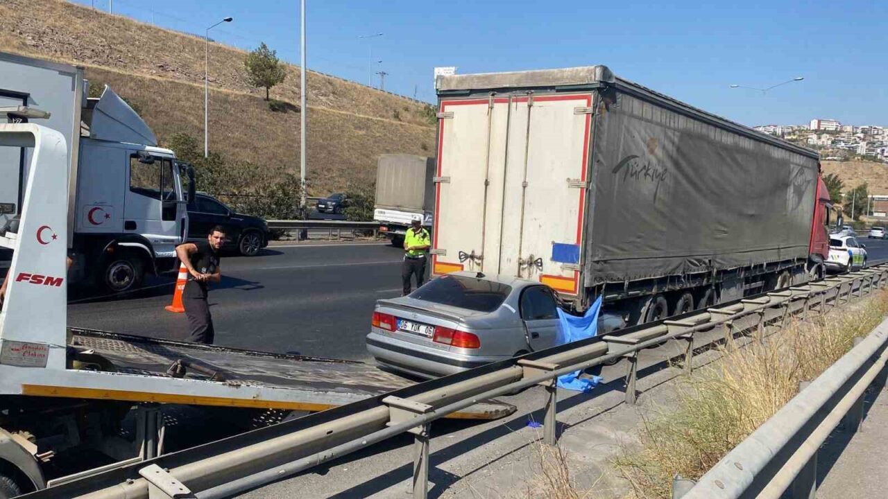 İzmir’in Bayraklı ilçesinde otomobilin tıra arkadan çarptığı trafik kazasında 1