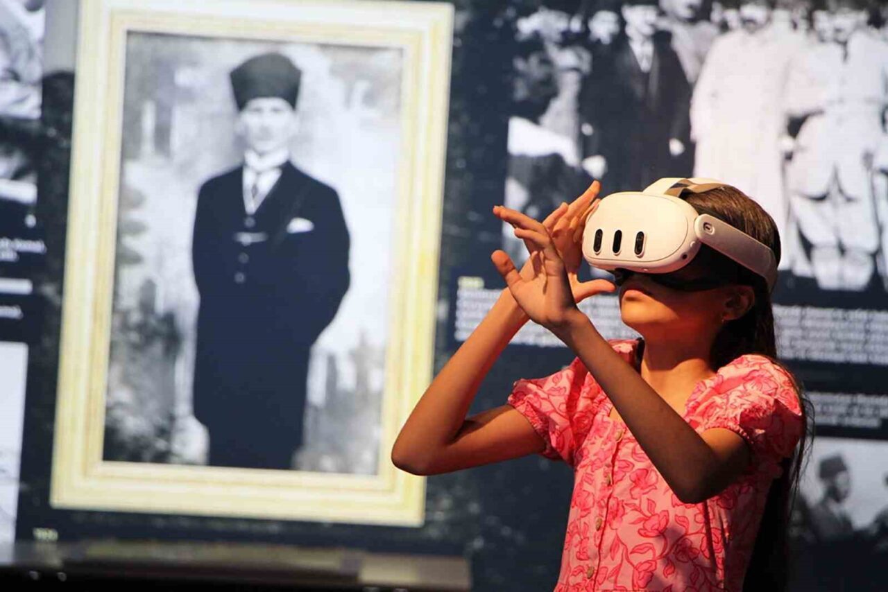 İzmir’de çocukların yeni teknolojileri deneyimlemesi, inovasyonu oyunlarla öğrenmesi amacıyla İzQ