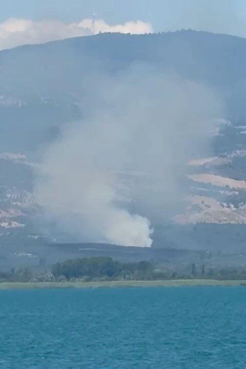 Bursa’nın İznik ilçesi Ömerli Mahallesi mevkisinde orman yangını başladı. Yangın,