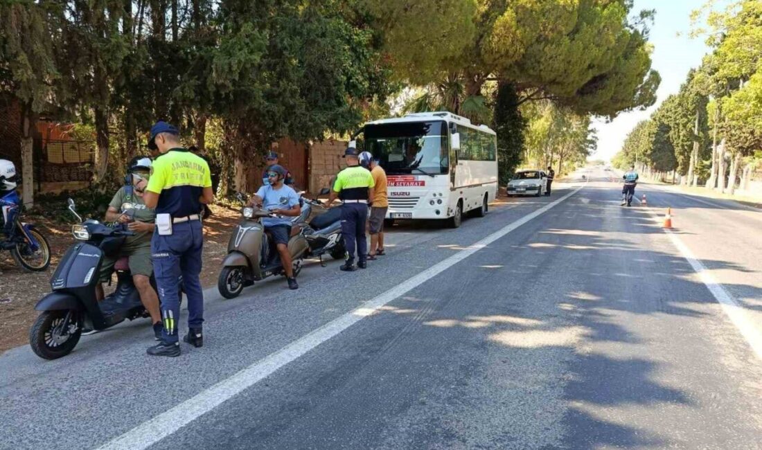 Aydın’ın Didim ilçesinde düzenlenen festivalde vatandaşların güvenliği için jandarma denetimlerini