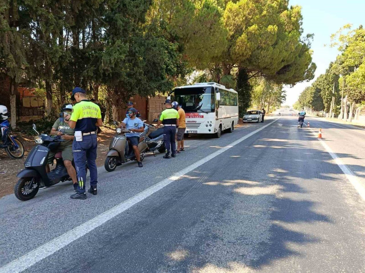 Aydın’ın Didim ilçesinde düzenlenen festivalde vatandaşların güvenliği için jandarma denetimlerini