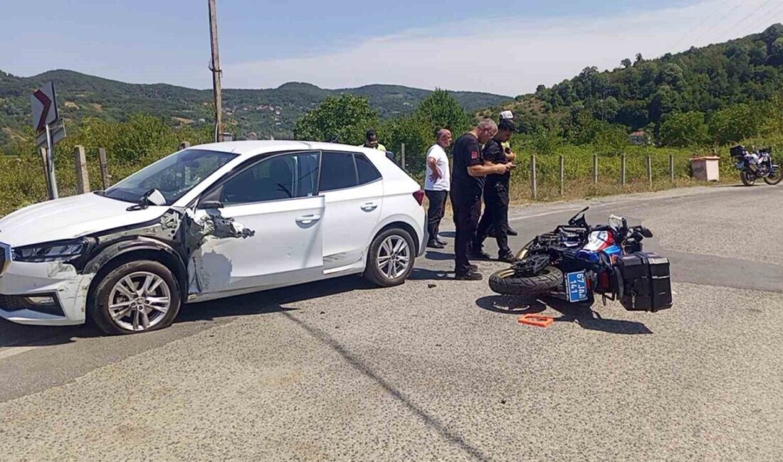 Zonguldak’ın Çaycuma ilçesinde jandarmaya ait motosikletle otomobilin çarpışması sonucu meydana