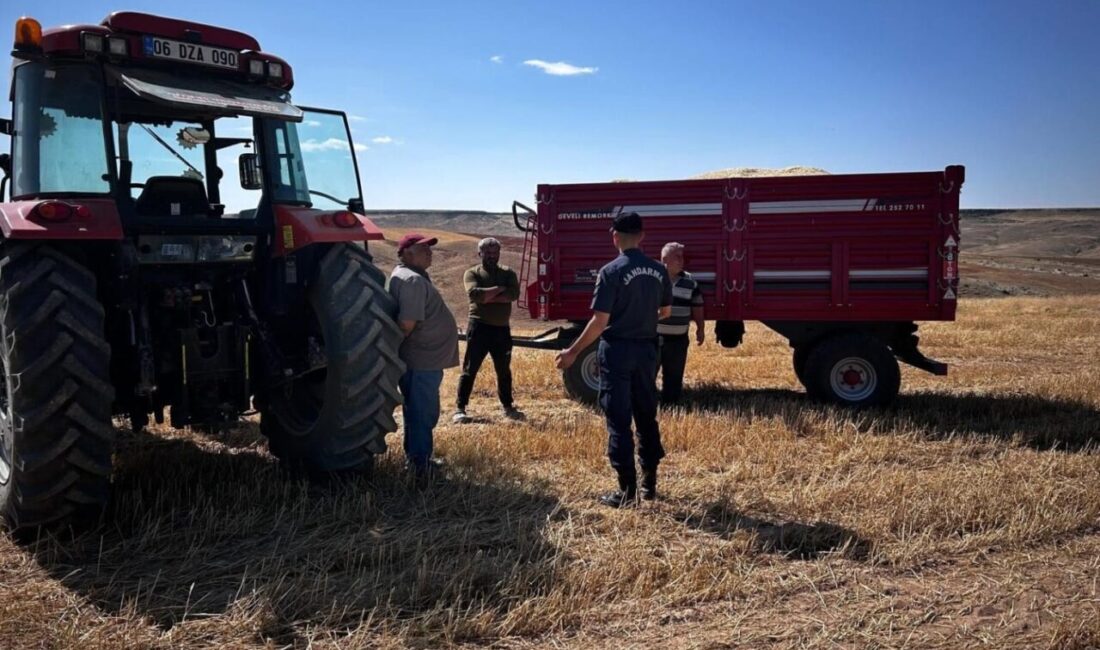 Jandarmadan çiftçilere yangın uyarısı KIRŞEHİR (İHA) – Kırşehir İl Jandarma Komutanlığı ekipleri; hasat mevsiminin