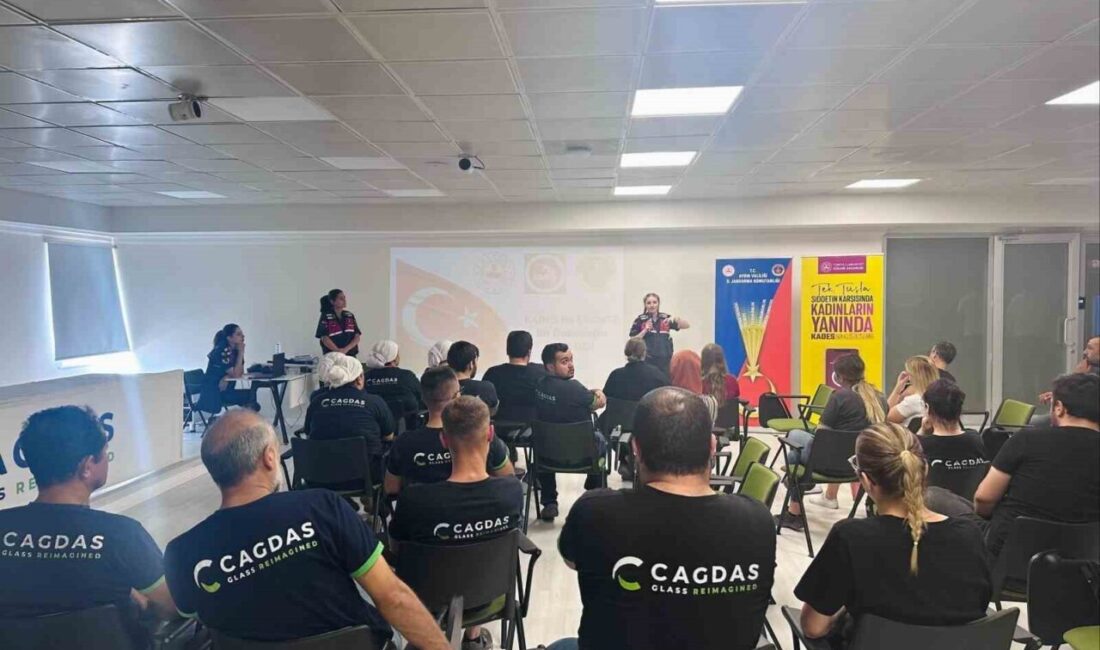 Aydın’ın Kuyucak ilçesindeki bir fabrikada çalışan işçilere jandarma ekipleri tarafından