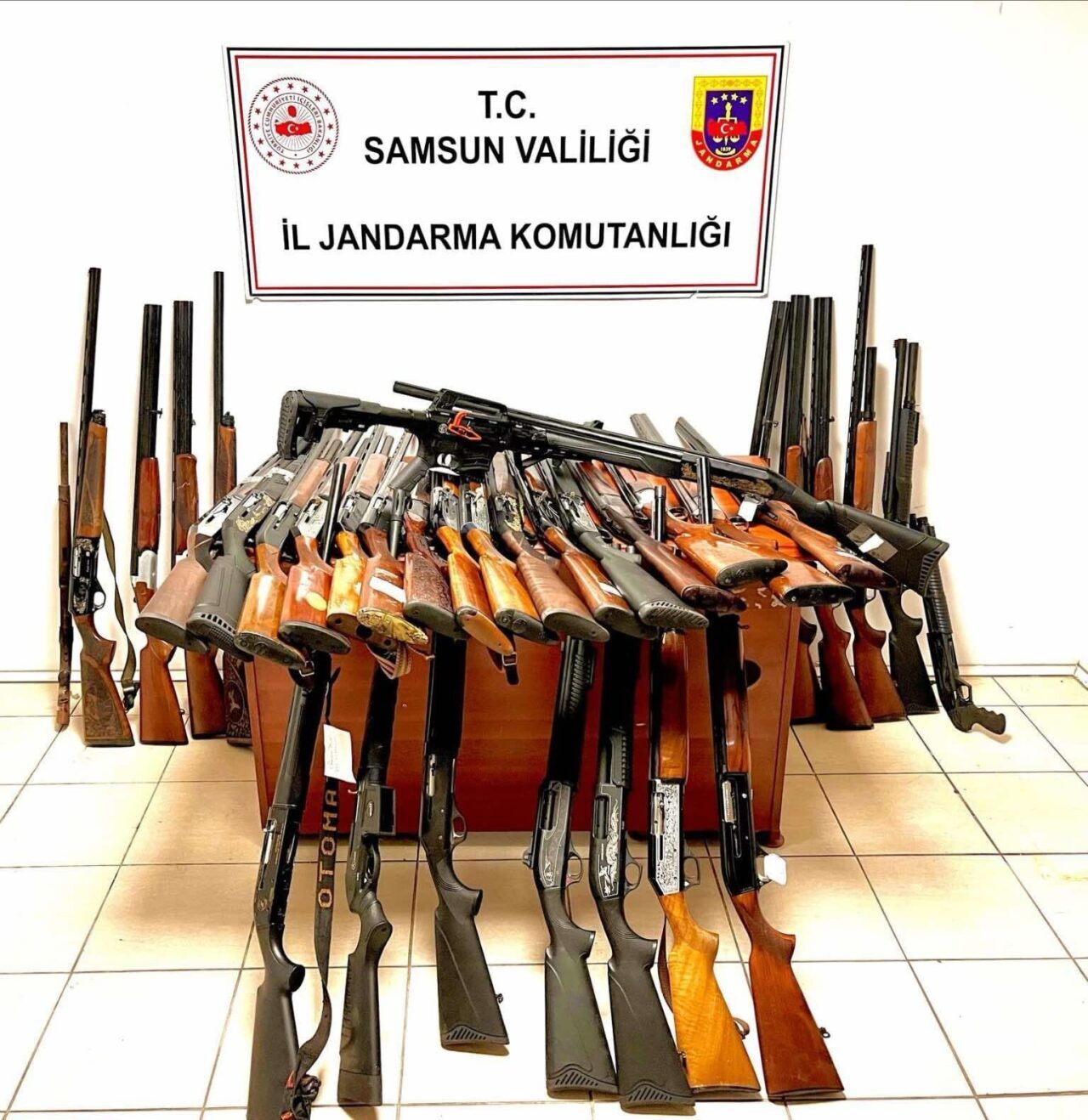 Samsun’da jandarma ekipleri tarafından düzenlenen silah operasyonunda 37 adet tüfek