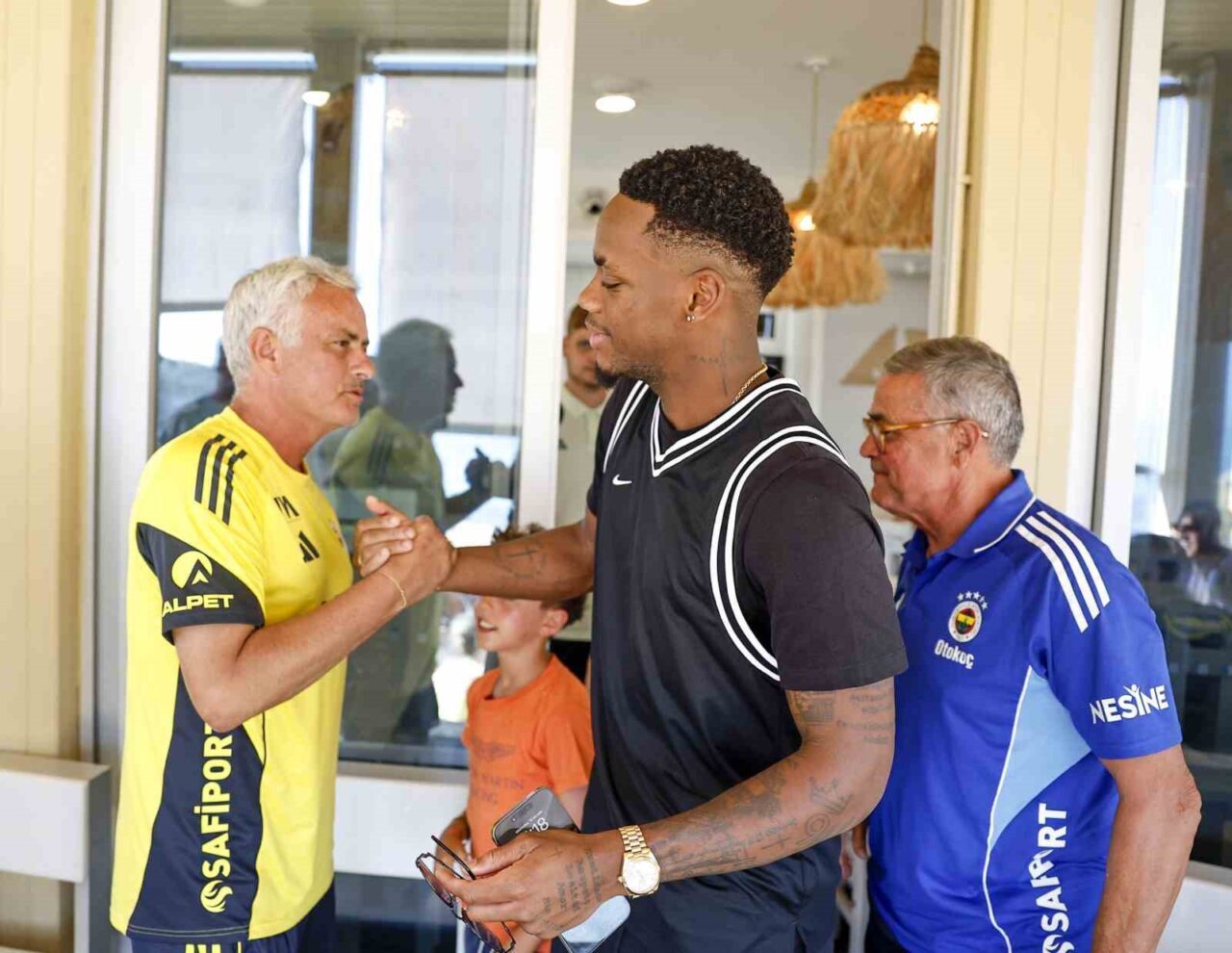 Fenerbahçe’nin kiralık olarak renklerine bağladığı Kolombiyalı golcü Jhon Duran, sarı-lacivertli