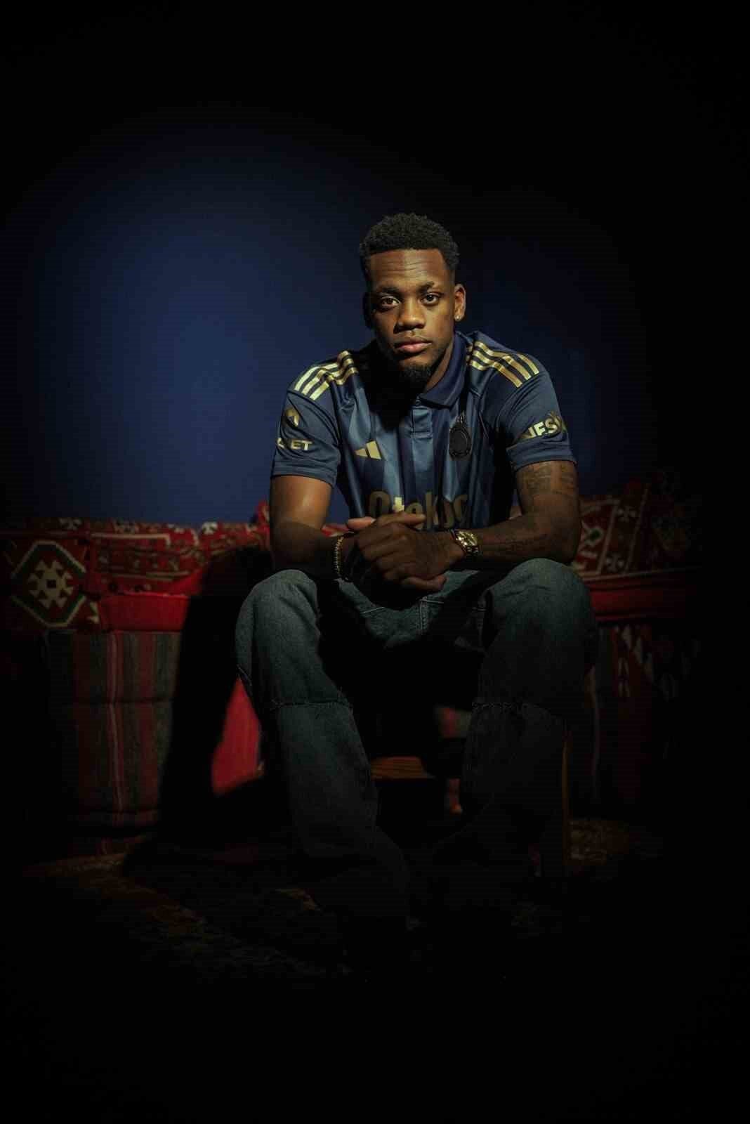 Fenerbahçe, Al Nassr’ın Kolombiyalı golcüsü Jhon Duran’ı 1 yıllığına kiraladı.