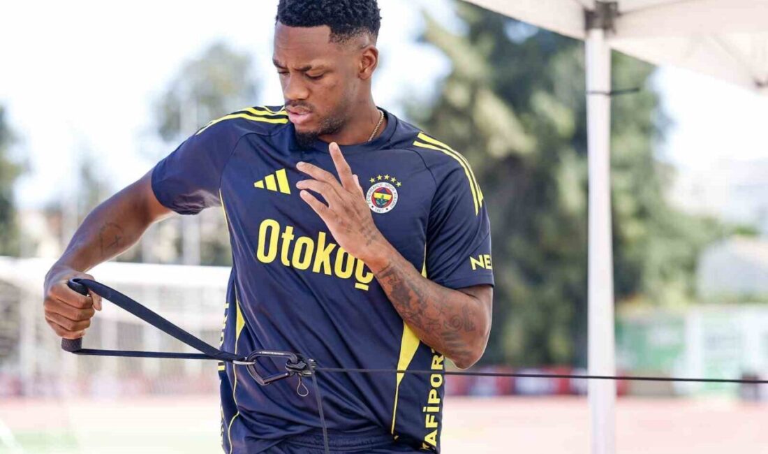 Fenerbahçe’nin Portekiz’deki kampına dün akşam katılan Kolombiyalı golcü Jhon Duran,