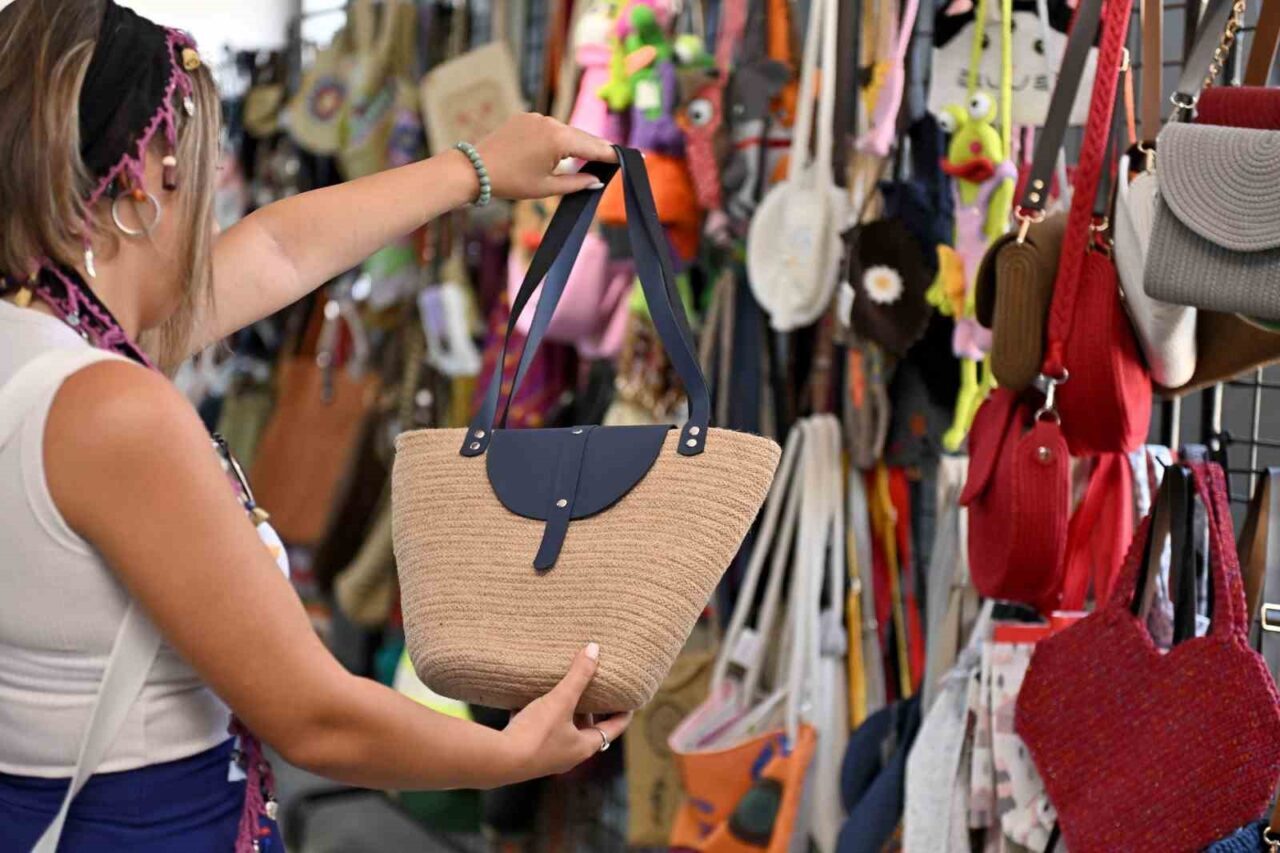 Antalya’da Muratpaşa Belediyesi’nin hayata geçirdiği Kadın Kooperatifleri Ürün Satış Mağazası,