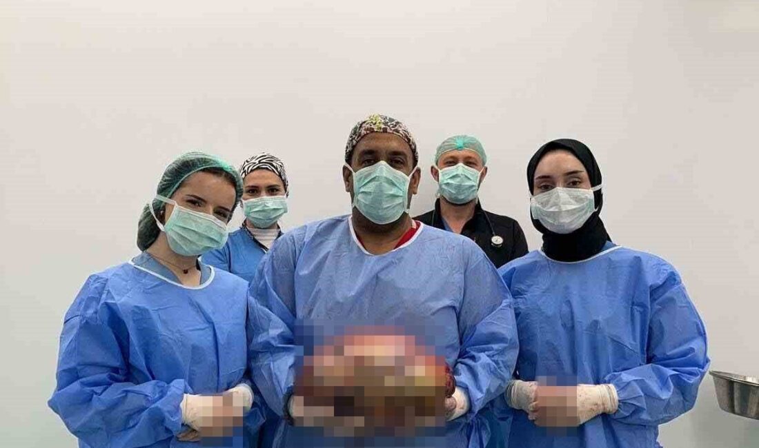 Bursa’da karın bölgesindeki şişlik nedeniyle hastaneye başvuran 40’lı yaşlardaki kadın