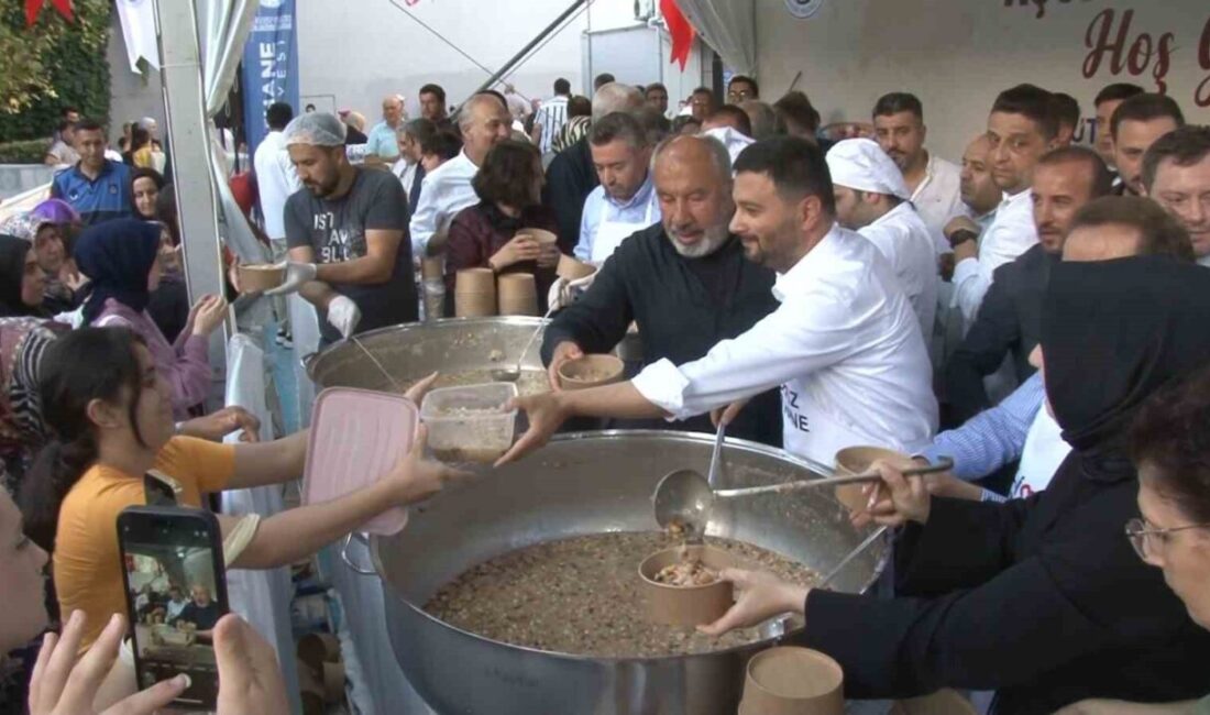 Kağıthane’de geleneksel aşure ikramı gerçekleştirildi. Kağıthane Belediyesi tarafından ilçe meydanında