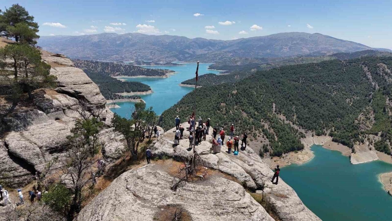 Kahramanmaraş’ta tarihi ve doğal güzellikleri iç içe barındıran Güredil Kalesi