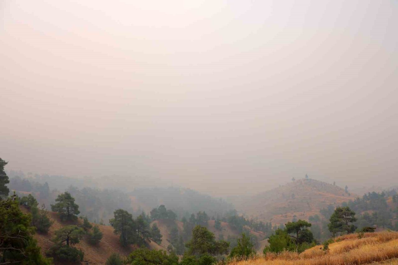 Kahramanmaraş’ta çıkan orman yangınına ekiplerin müdahalesi yaklaşık 20 saattir sürerken,