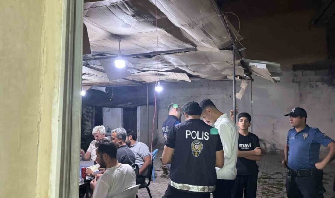 Adıyaman’ın Kahta ilçesinde polis ekipleri tarafından gerçekleştirilen denetimlerde uyuşturucu madde