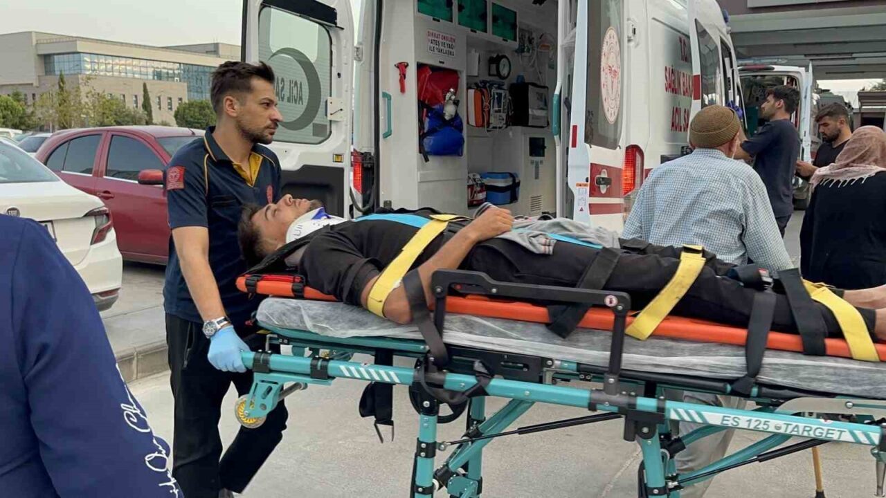 Adıyaman’ın Kahta ilçesinde otomobil ile motosikletin çarpışması sonucu 2 kişi