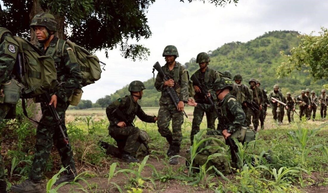 Tayland ile Kamboçya sınırında sabahın erken saatlerinde başlayan çatışmalarda, 1