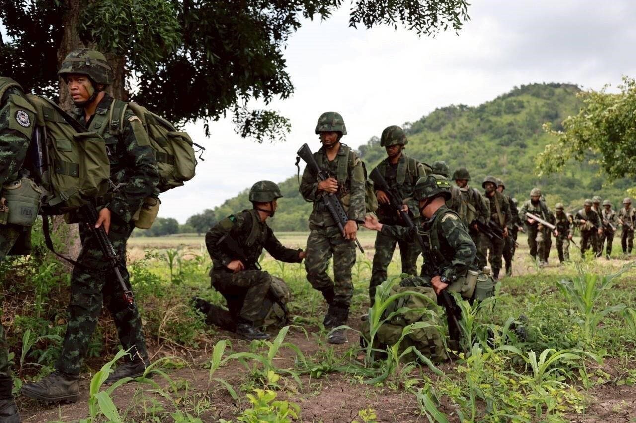 Tayland ile Kamboçya sınırında sabahın erken saatlerinde başlayan çatışmalarda, 1