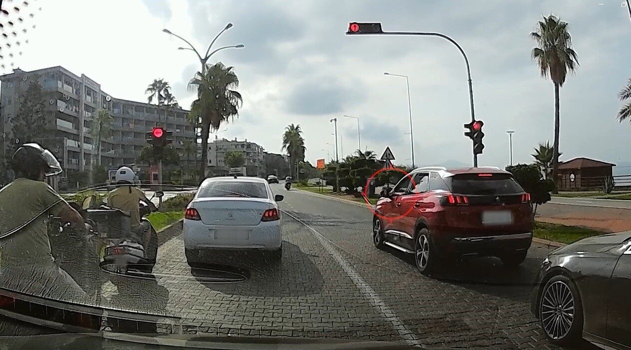 Alanya Belediyesi tarafından araçlardaki kamera sistemiyle kamuya açık alanlarda çevreyi