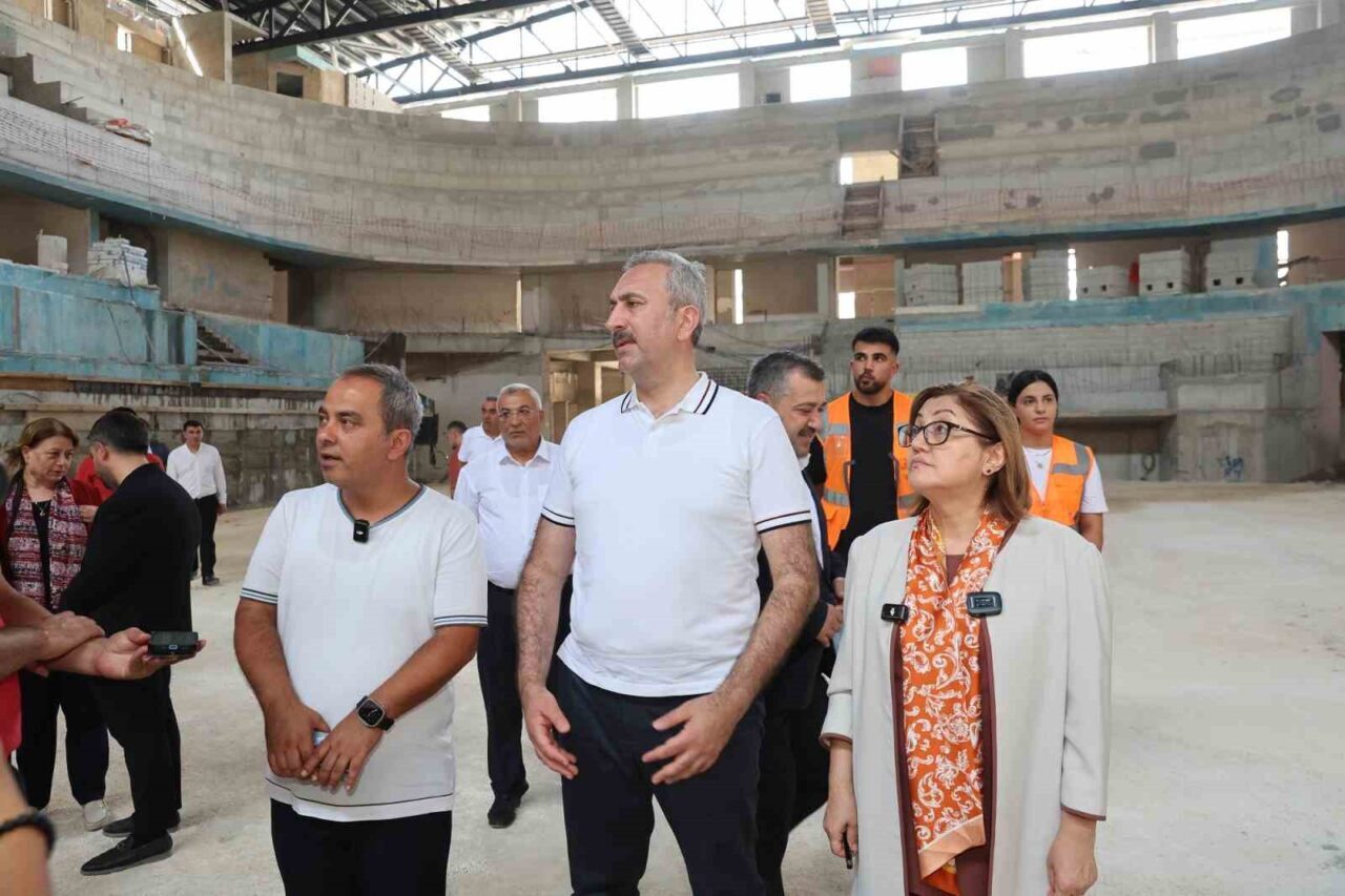 Gaziantep Büyükşehir Belediye Başkanı Fatma Şahin, FIBA standartlarına uygun olarak