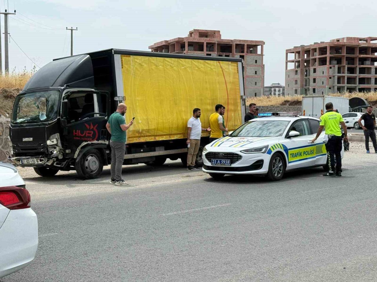 Diyarbakır’ın merkez Sur ilçesinde kamyonet ile otomobilin çarpıştığı kazada 2