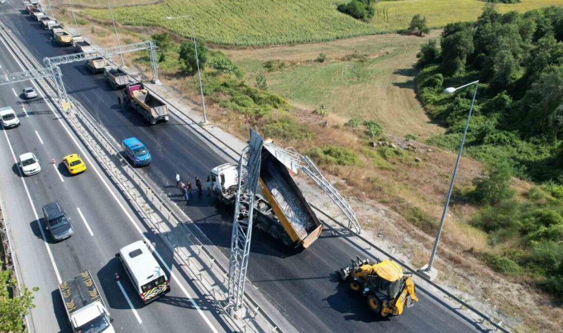 İstanbul’un Arnavutköy ilçesinde asfalt dökme işleminin ardından kamyonun açık unutulan