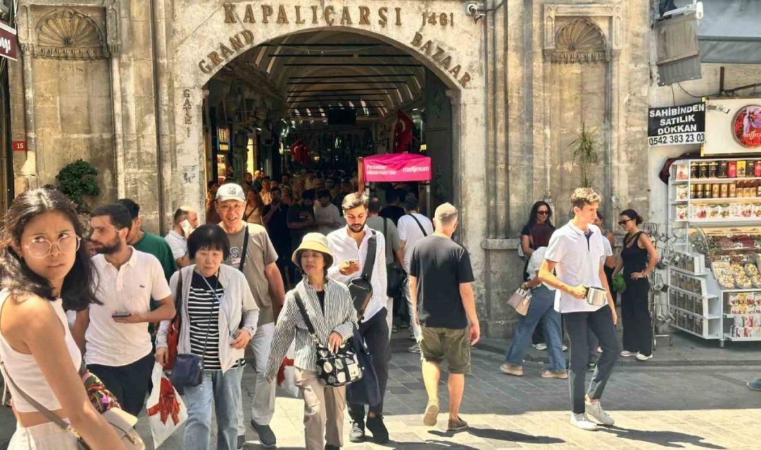 Kapalıçarşı tarihi dokusuyla ve geniş ürün yelpazesiyle yerli ve yabancı