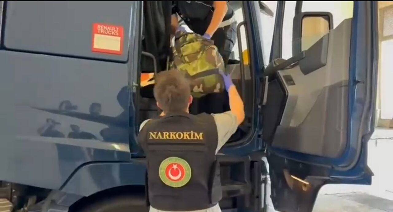 Edirne İl Emniyet Müdürlüğü’nün Kapıkule Gümrük Kapısı’nda gerçekleştirdiği operasyonda, 26