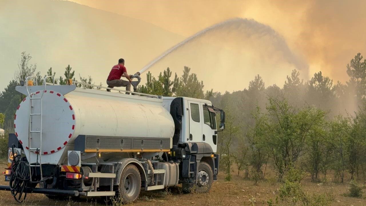 Karabük’ün Safranbolu ilçesine bağlı Çavuşlar köyünde başlayarak rüzgarın etkisiyle Ovacık