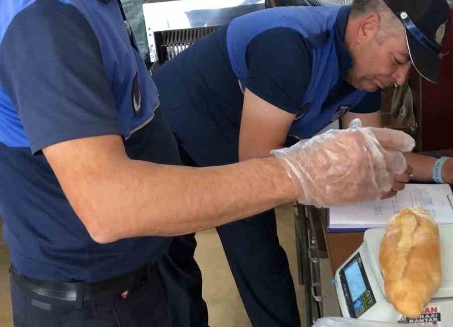 Aydın’ın Karacasu ilçesinde sahaya inen zabıta ekipleri, ekmek üretimi yapan