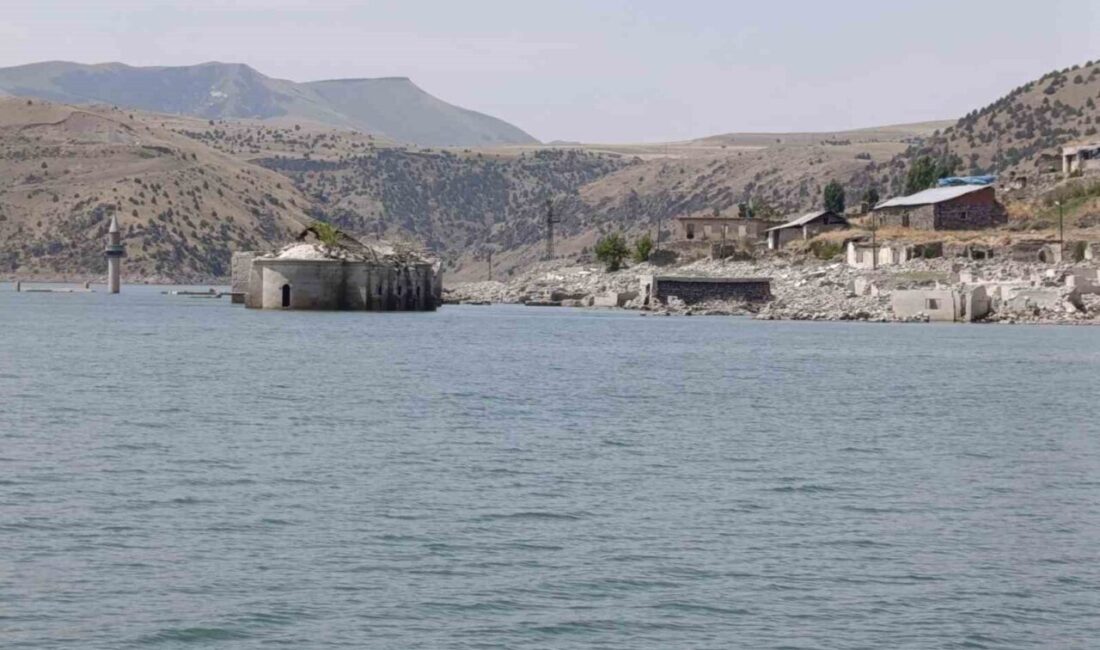 Karakurt Barajı’nda sular çekildi, tarihi köy yeniden ortaya çıktı. Kars’ın