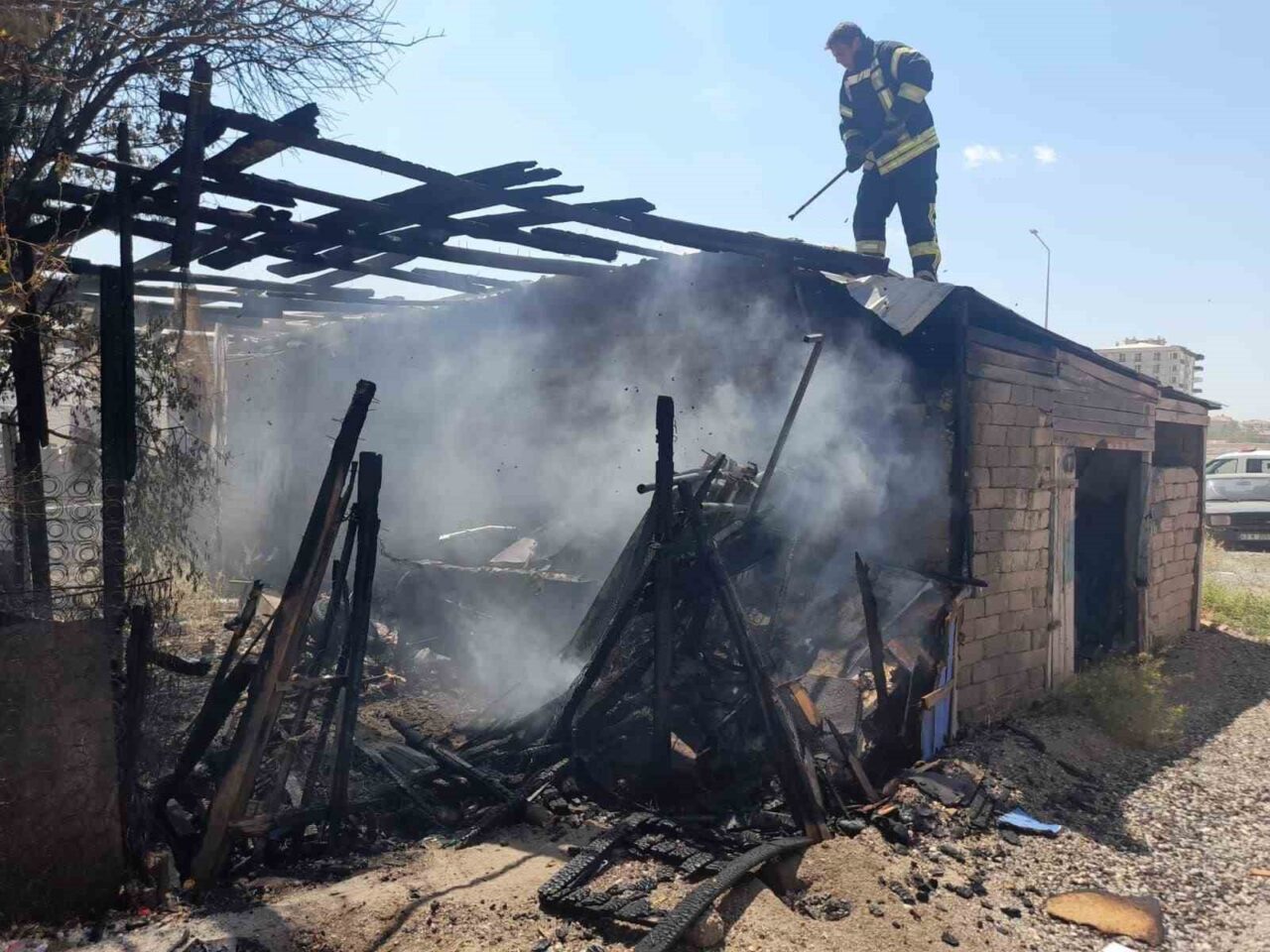 Karaman’da depoda çıkan yangın itfaiye tarafından söndürüldü. Yangında depo tamamen