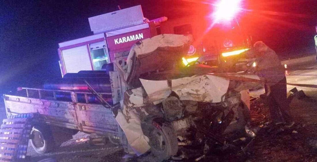 Karaman’da kontrolden çıkan kamyonet, park halindeki kamyona çarptı. Kaza sonrası