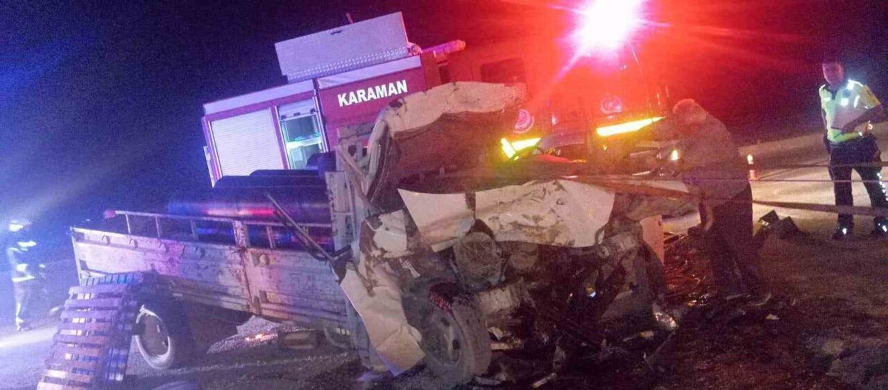 Karaman’da kontrolden çıkan kamyonet, park halindeki kamyona çarptı. Kaza sonrası