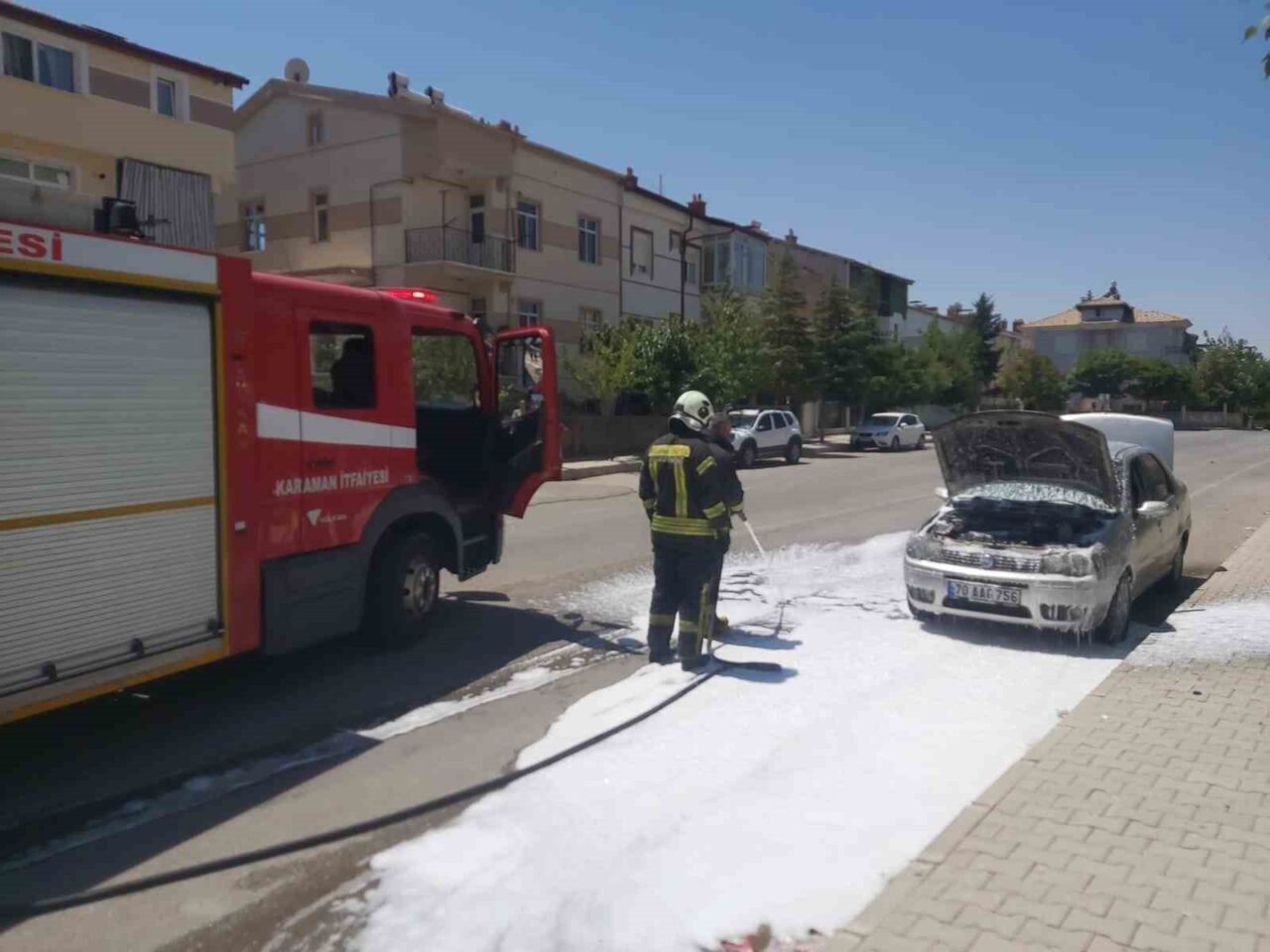 Karaman’da park halindeki otomobilde çıkan yangın büyümeden söndürüldü. Yangın, öğle