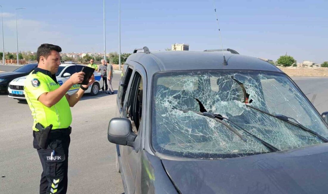 Karaman’da otomobil ile hafif ticari aracın çarpışması sonucu meydana gelen