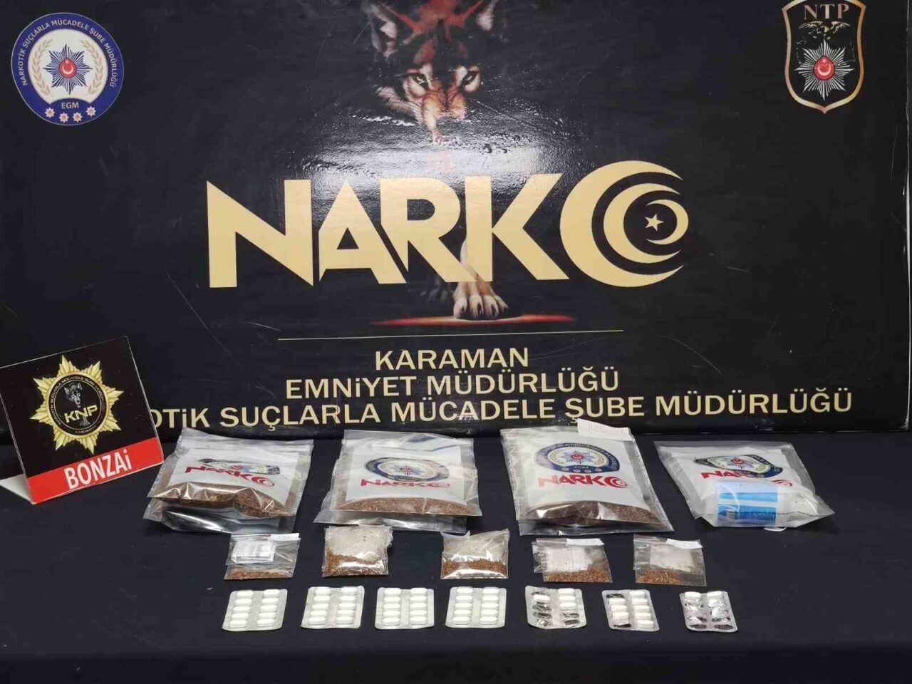 Karaman’da polisin yaptığı asayiş uygulamalarında uyuşturucu ve ruhsatsız silahlar ele