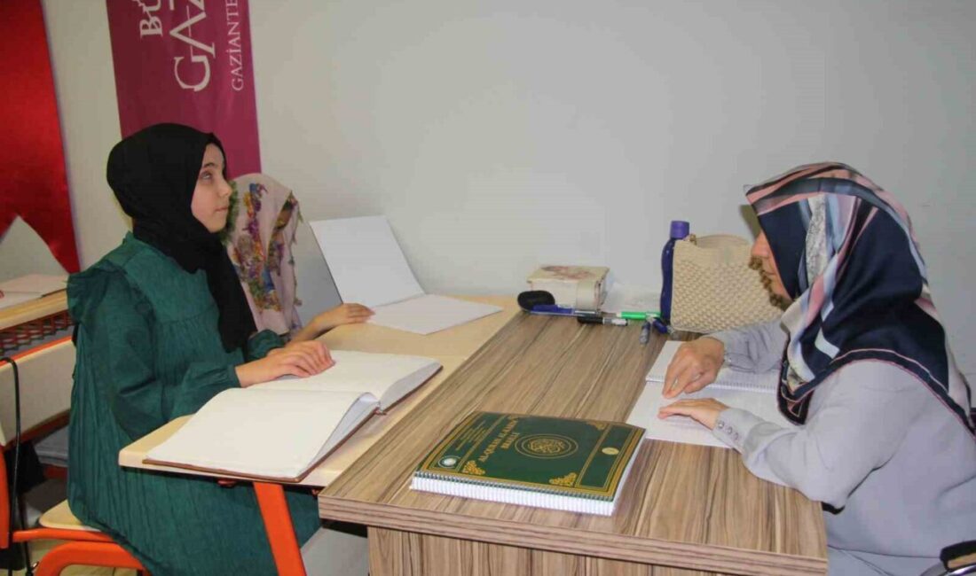 Gaziantep’te Braille alfabesiyle Kur’an-ı Kerim eğitimi alan görme engelli öğrenciler,