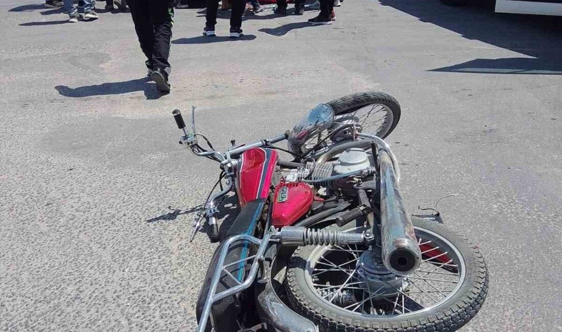 Konya’nın Karapınar ilçesinde motosiklet ile kamyonetin çarpışması sonucu meydana gelen