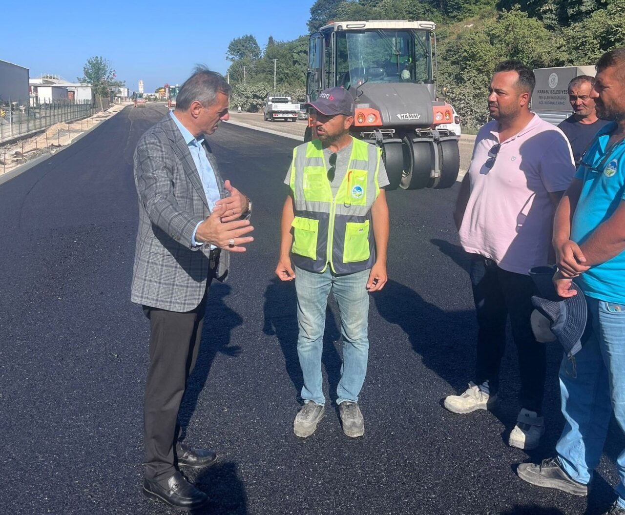 Sakarya Büyükşehir Belediye Başkanı Yusuf Alemdar, Karasu’nun en işlek arterlerinden