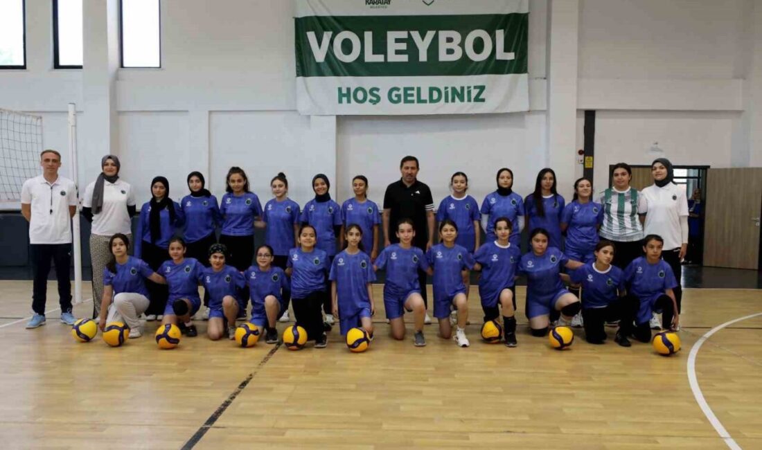 6 bini aşkın öğrencinin eğitim gördüğü Yaz Spor Okulları’nı ziyaret