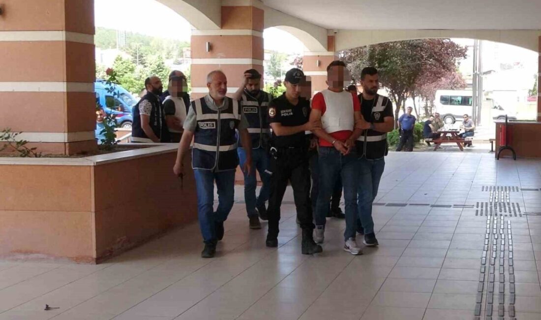 Kastamonu’da kardeşin öldüğü, ağabeyinin de yaralandığı silahlı ve bıçaklı kavgayla