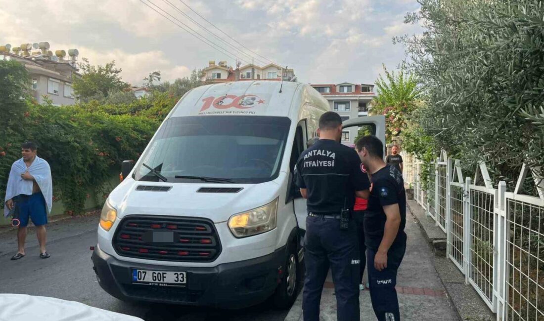 Antalya’nın Alanya ilçesinde bir kargo minibüsünün içinde hareketsiz yatan şahıs,