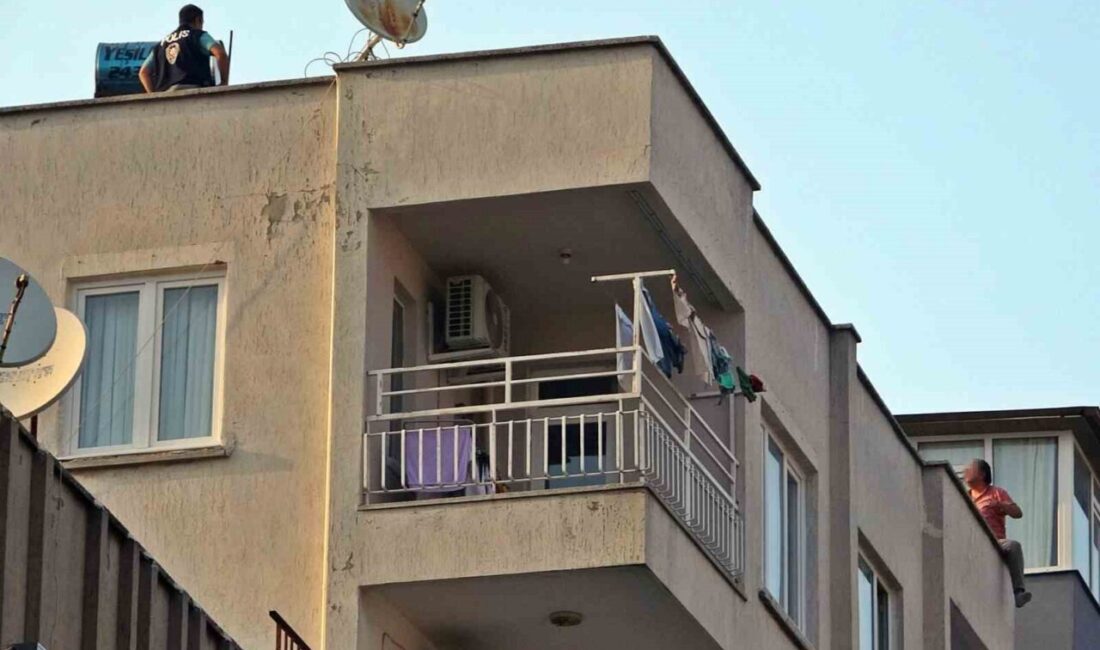 Antalya’da eşinin aldığı uzaklaştırma kararına öfkelenen adam, yaşadığı apartmanın çatısına