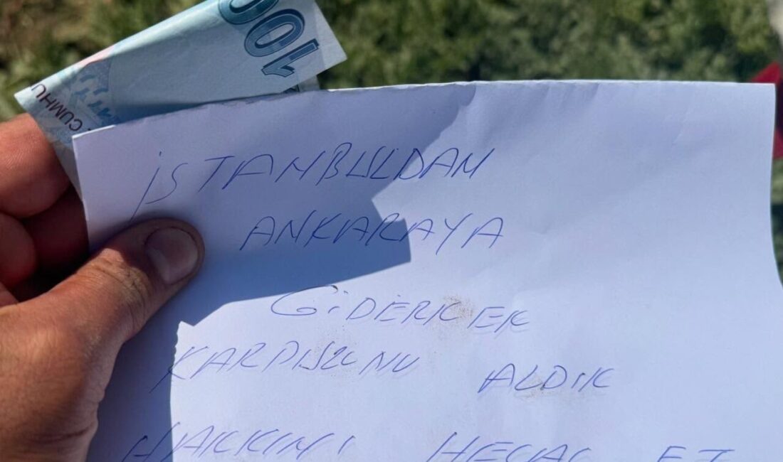 Bilecik’te bir karpuz tarlası sahibi sabah tarlasına geldiğinde bir karpuzun