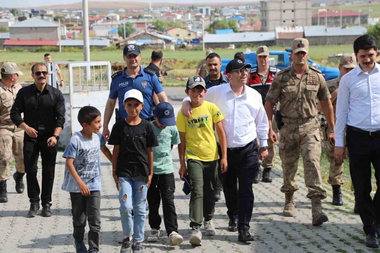 Kars Valisi Ziya Polat, ilçe ziyaretleri çerçevesinde Digor’u ziyaret ederek
