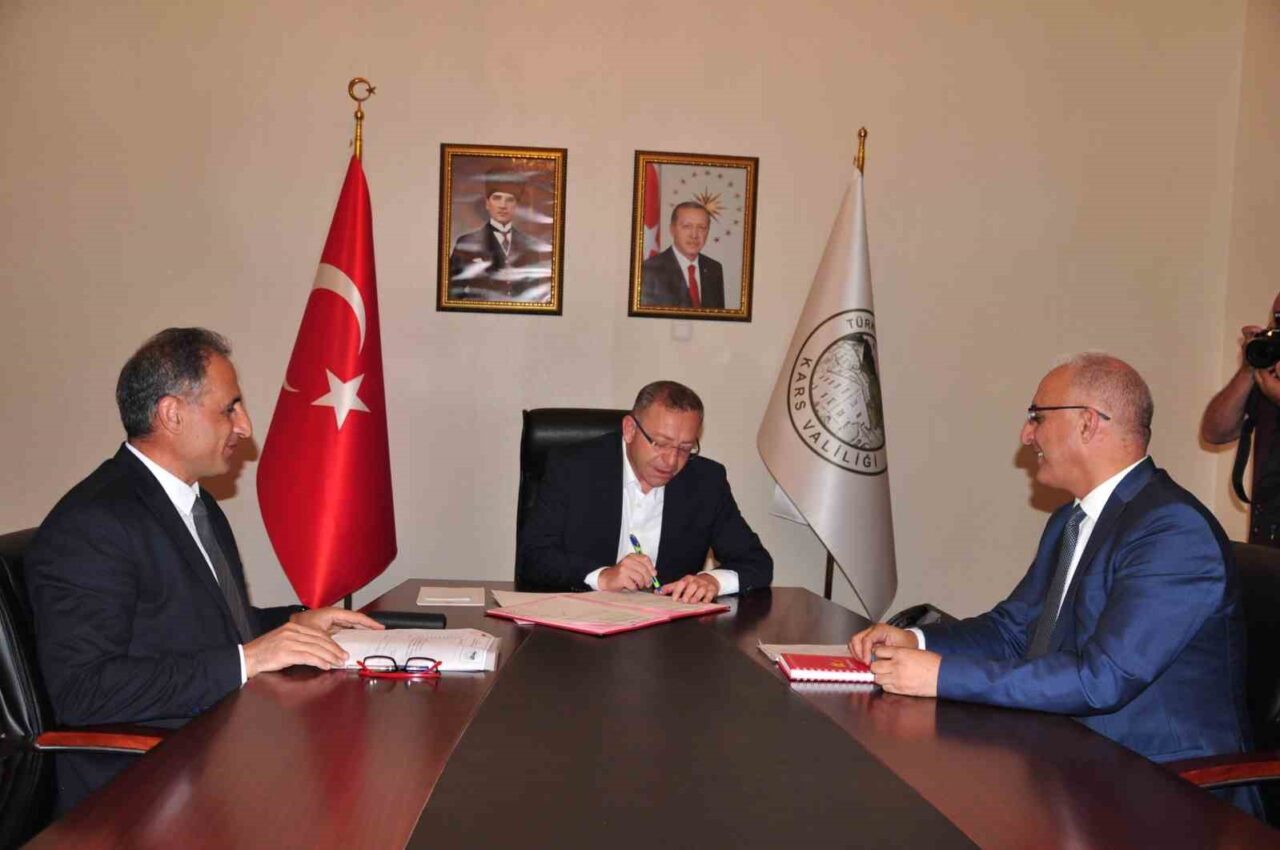 Kars Valisi Ziya Polat, kentte 5 yılda 221 çiftçiye, 21